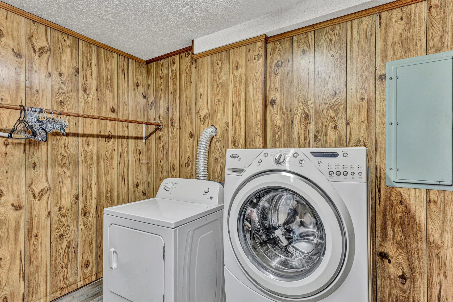 909 Hazelwood LN - Photo 22