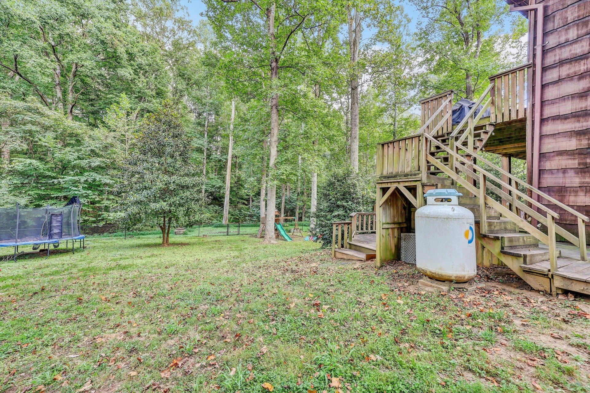 909 Hazelwood LN - Photo 24