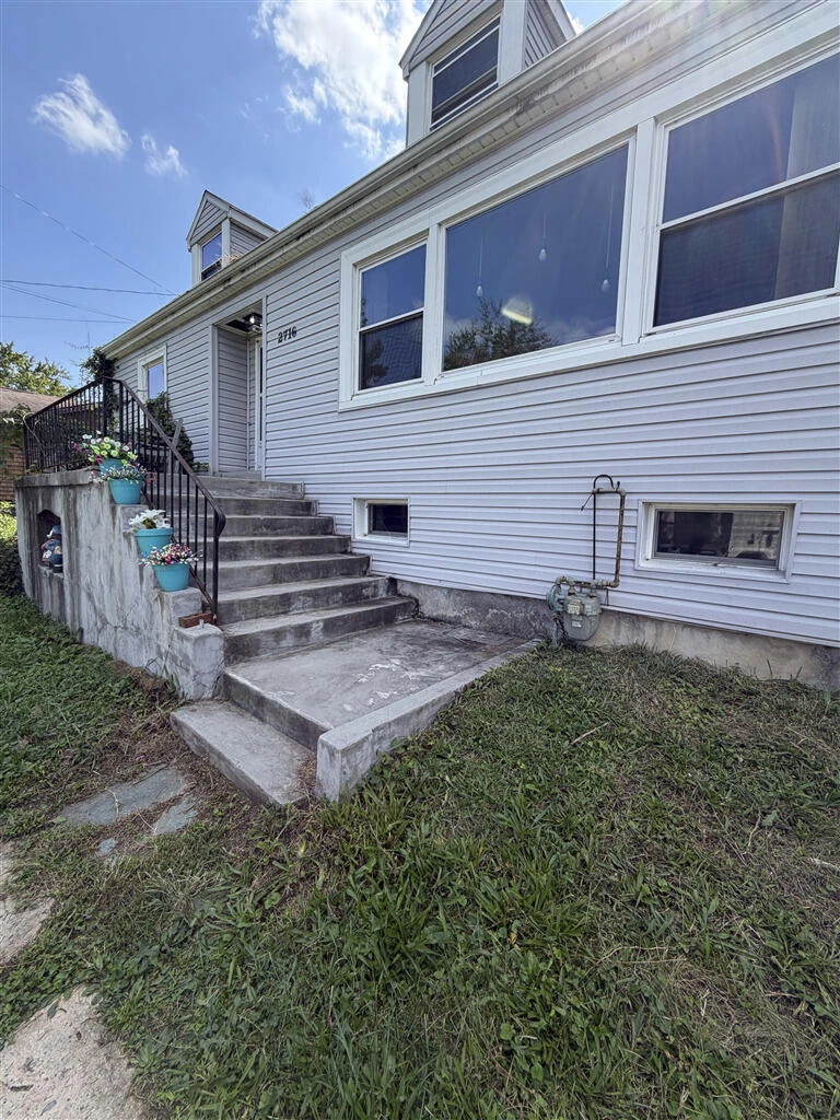 2716 Forest Hill AVE NW - Photo 4