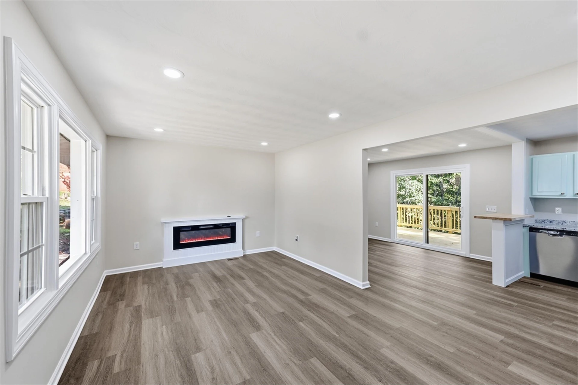 1303 Carver CT - Photo 2