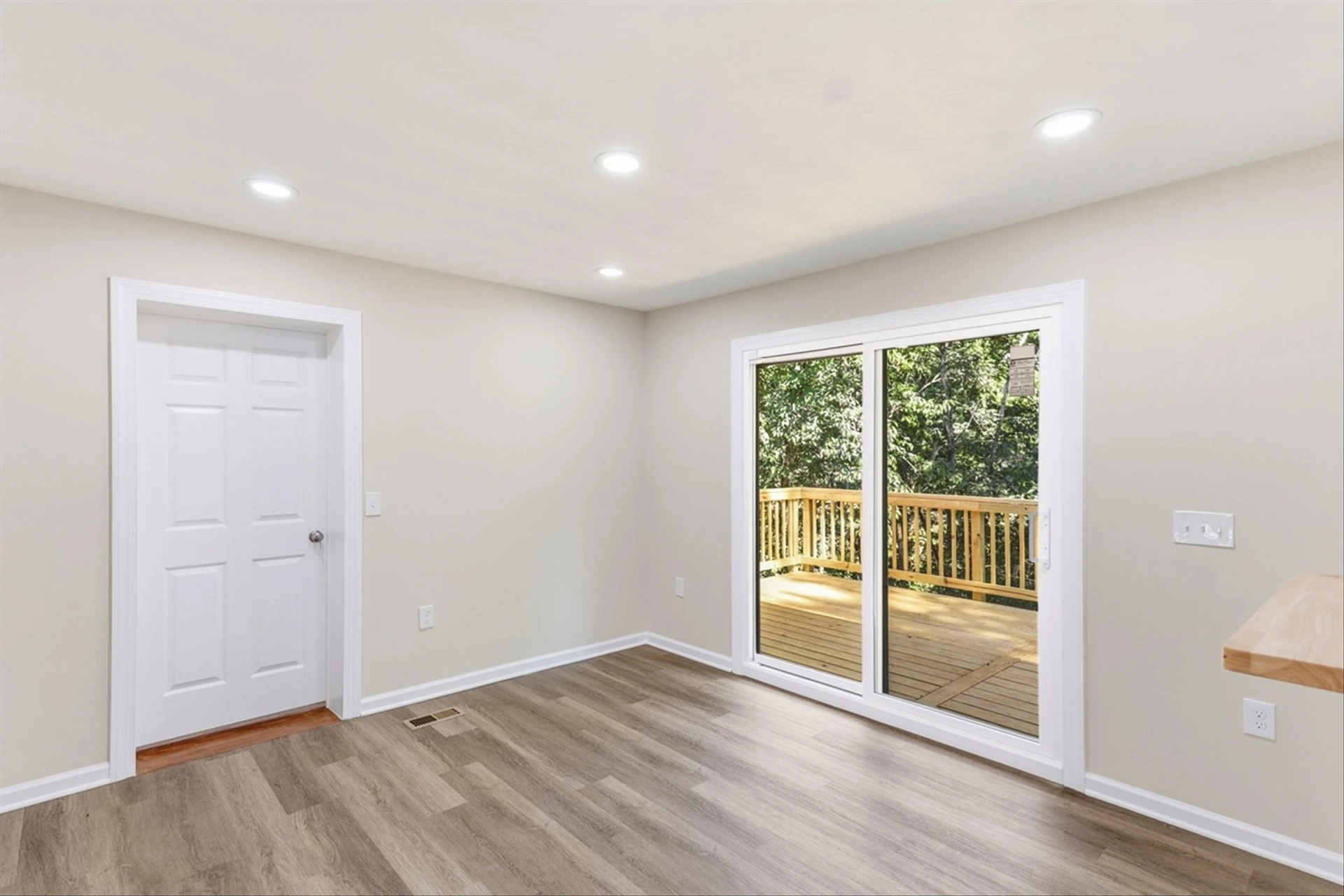 1303 Carver CT - Photo 3