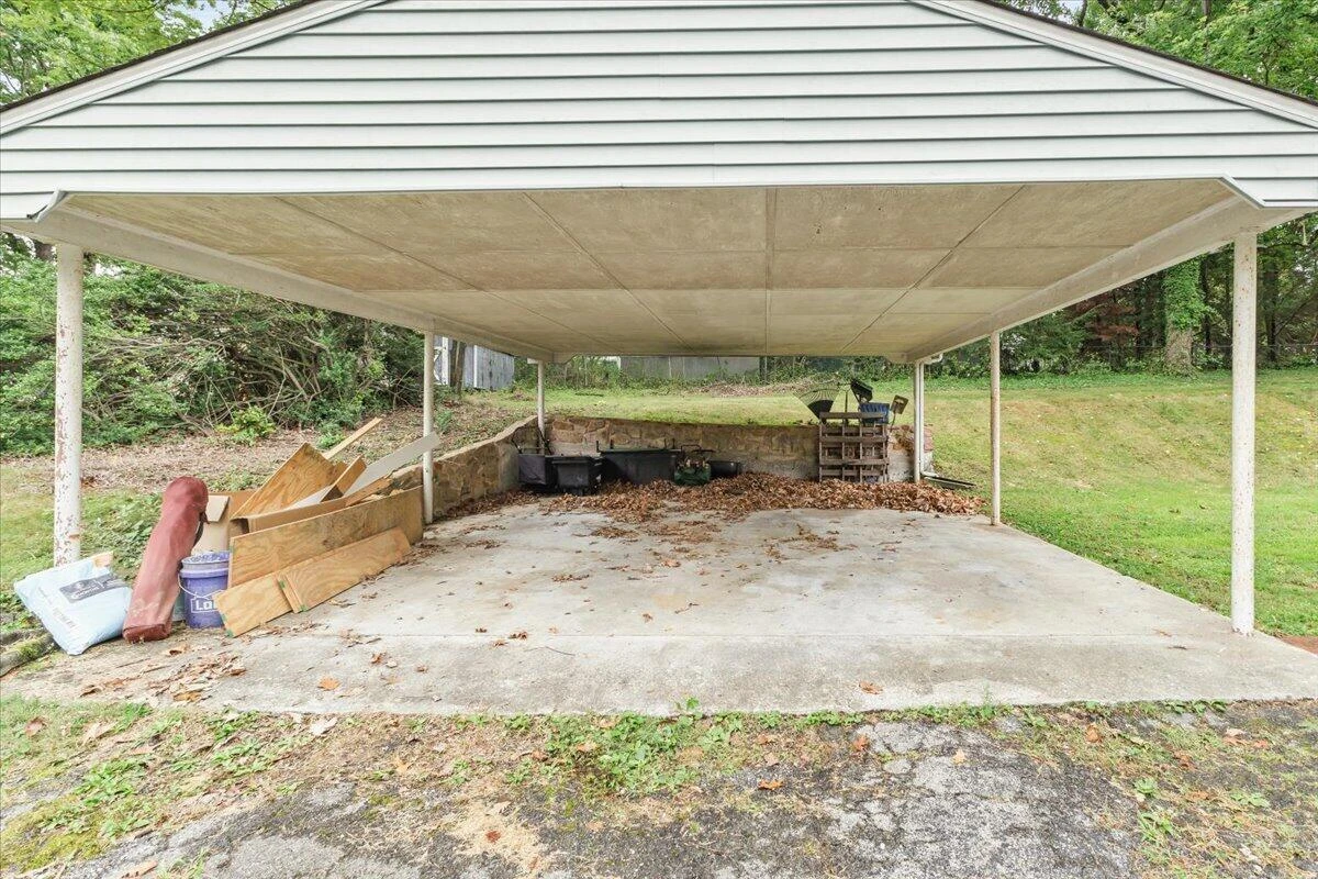 3226 Colonial AVE SW - Photo 3