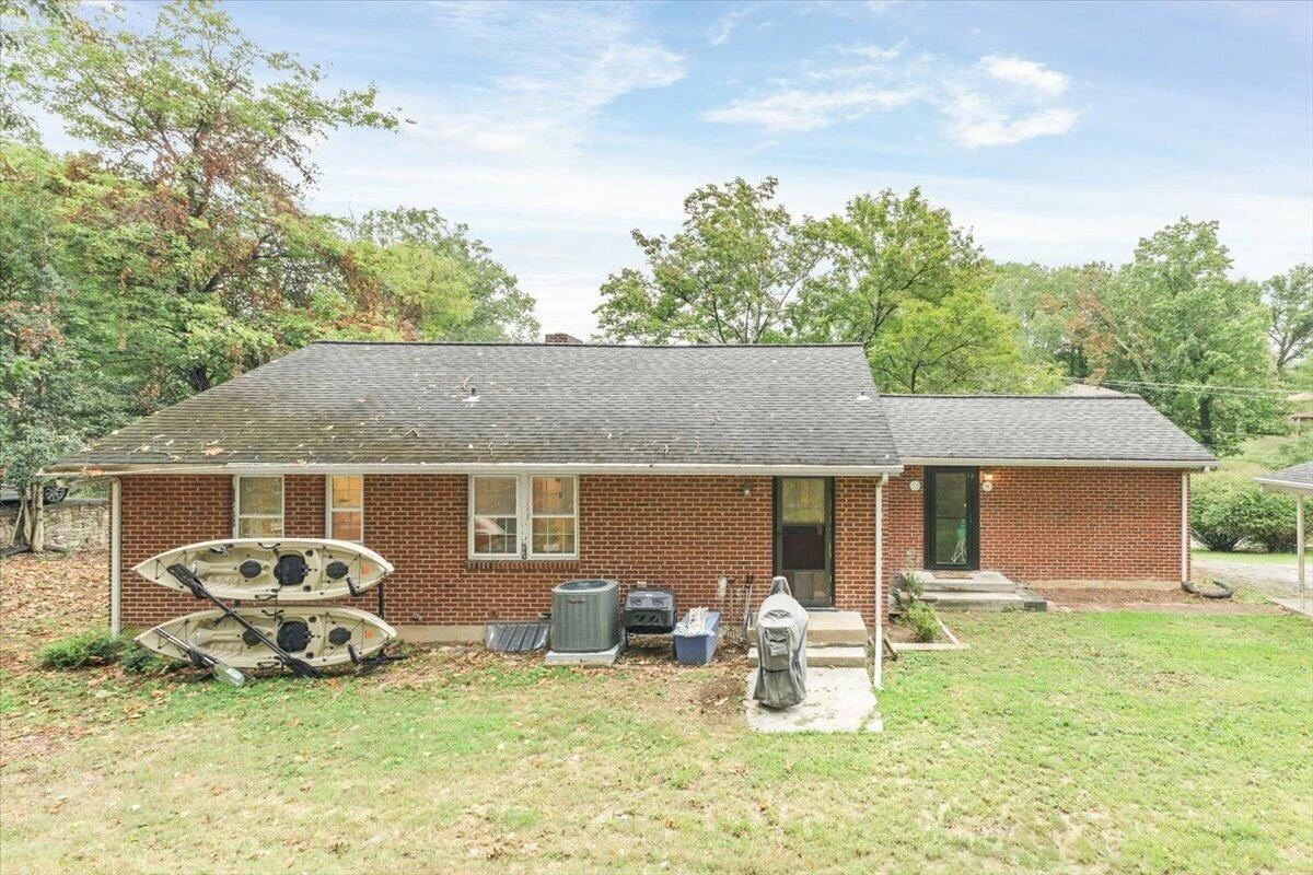 3226 Colonial AVE SW - Photo 14