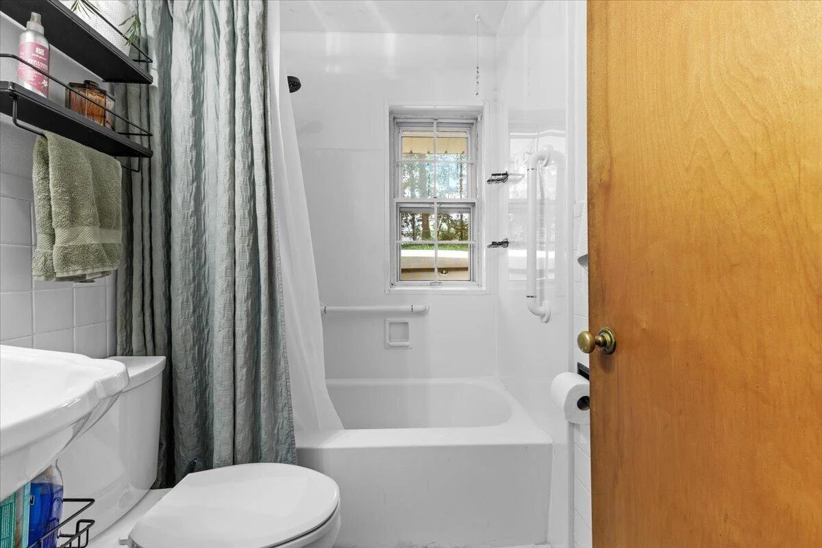 3226 Colonial AVE SW - Photo 17