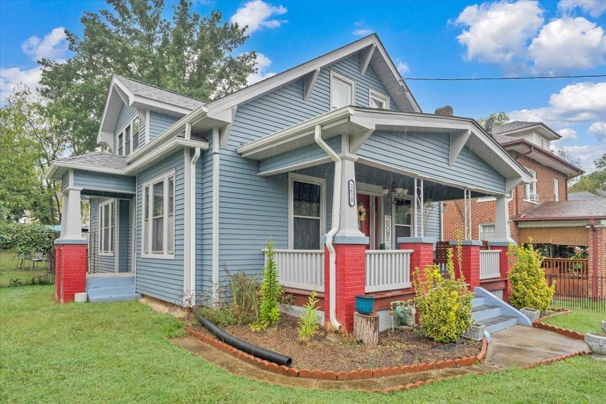 2628 New York AVE NW - Photo 2