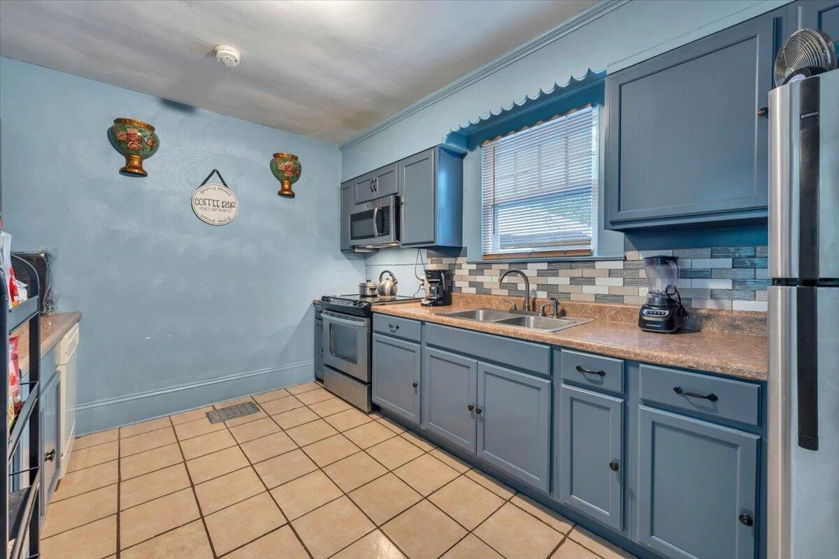2628 New York AVE NW - Photo 14