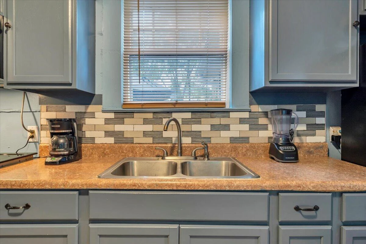 2628 New York AVE NW - Photo 16