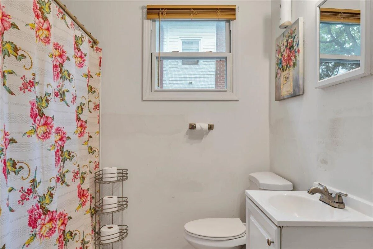 2628 New York AVE NW - Photo 17