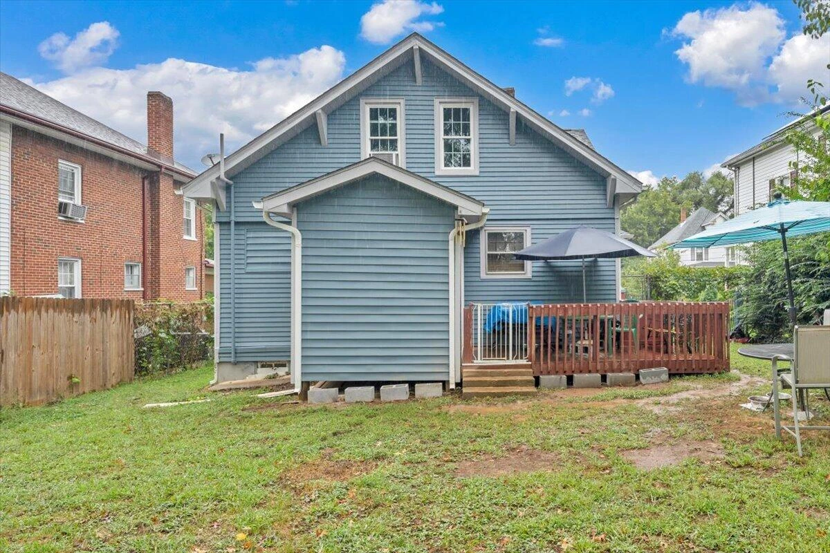 2628 New York AVE NW - Photo 33