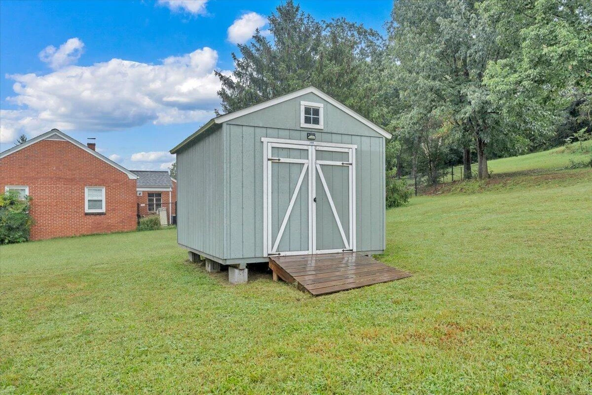 2421 Cannaday RD NE - Photo 52