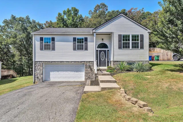 335 Robin Hood DR, Christiansburg, VA, 24073