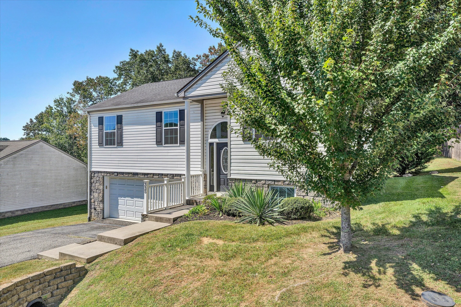 335 Robin Hood DR - Photo 3