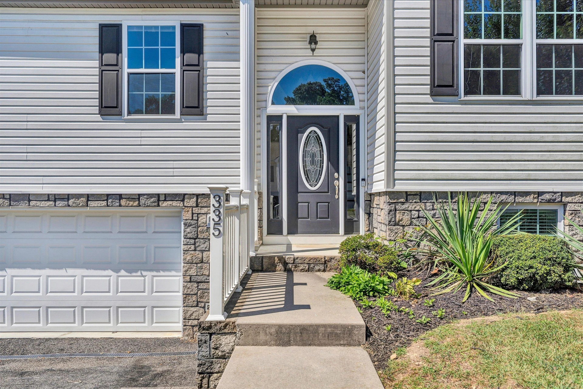 335 Robin Hood DR - Photo 4