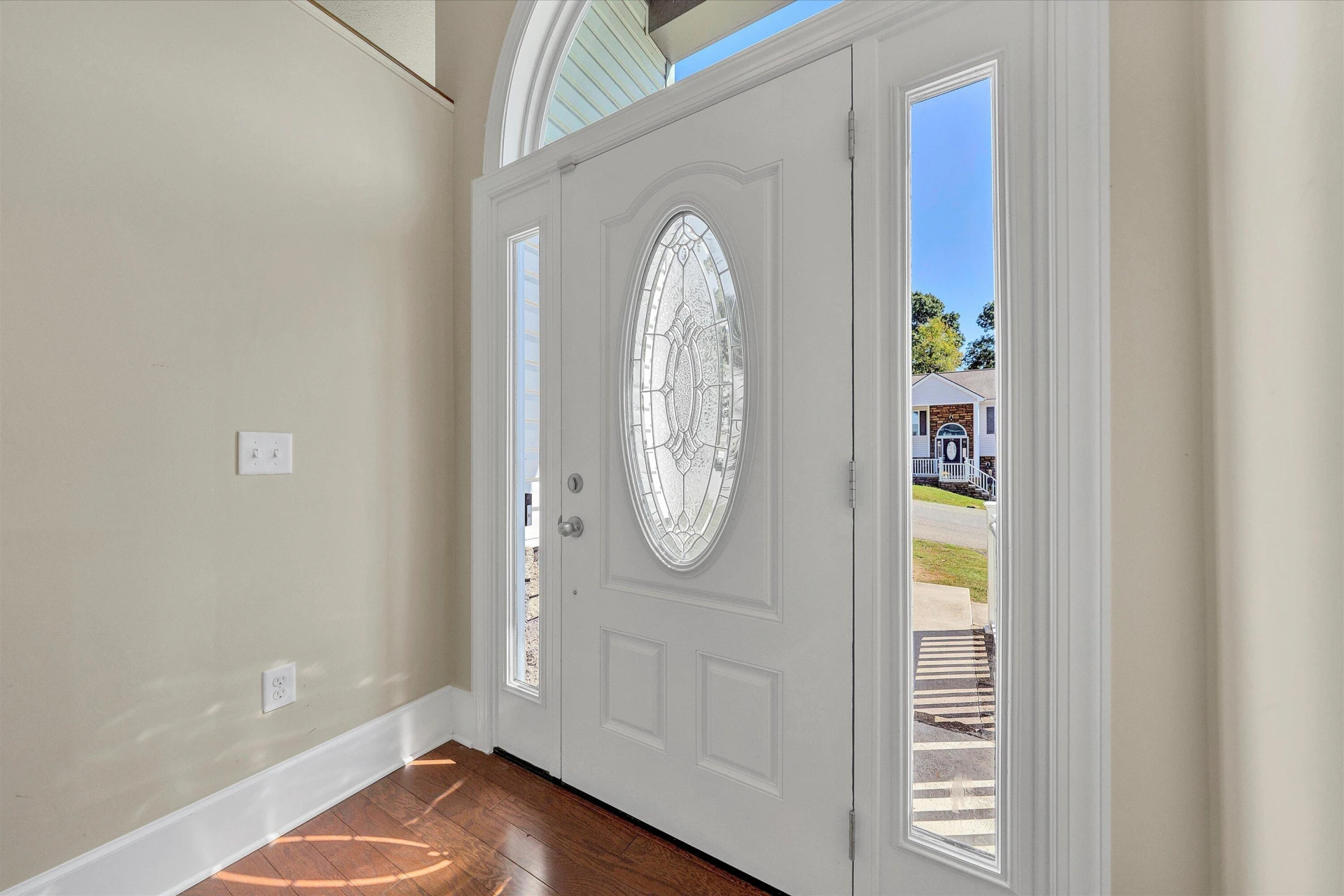 335 Robin Hood DR - Photo 5