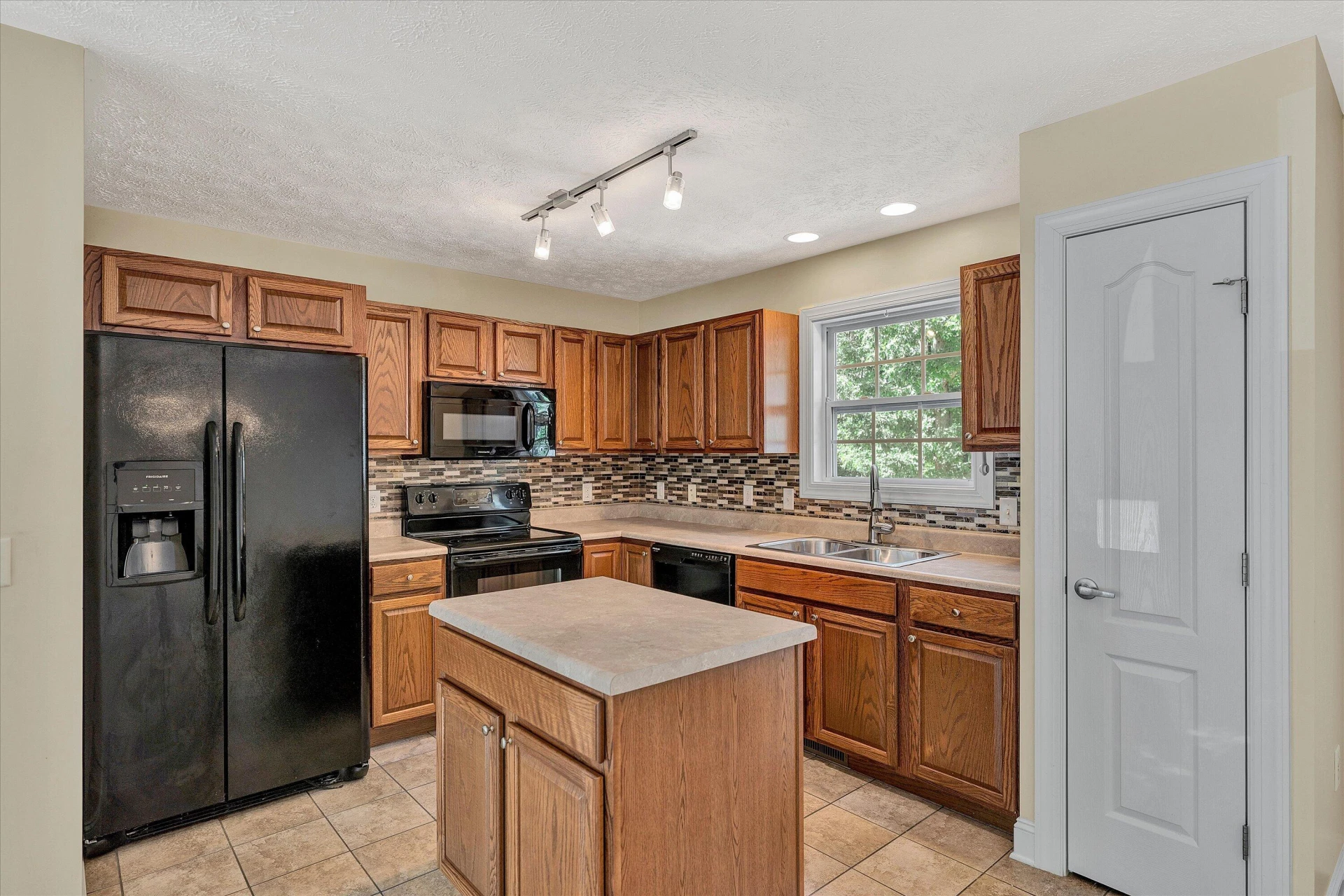 335 Robin Hood DR - Photo 11