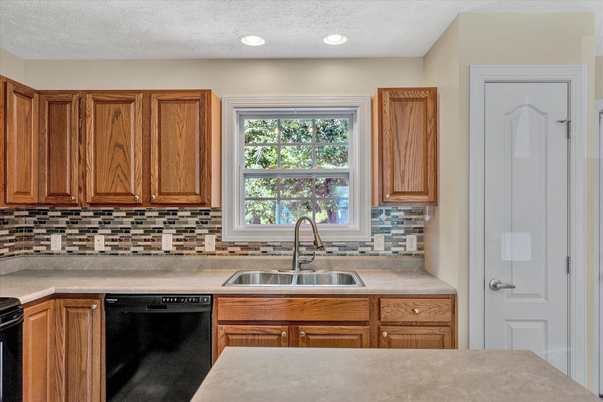 335 Robin Hood DR - Photo 14