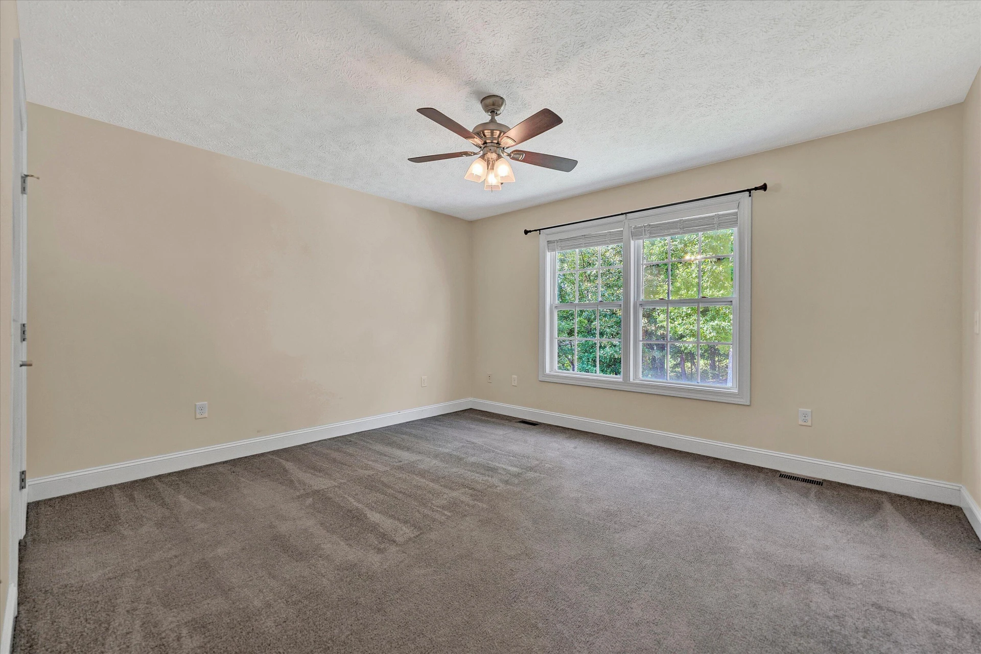 335 Robin Hood DR - Photo 18