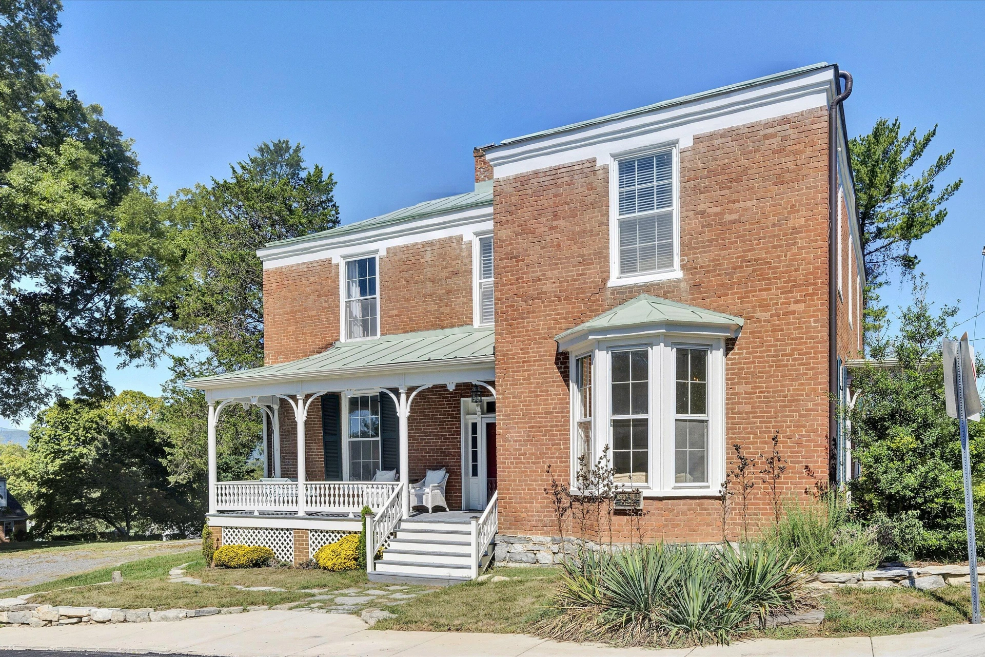 322 E Main ST - Photo 2