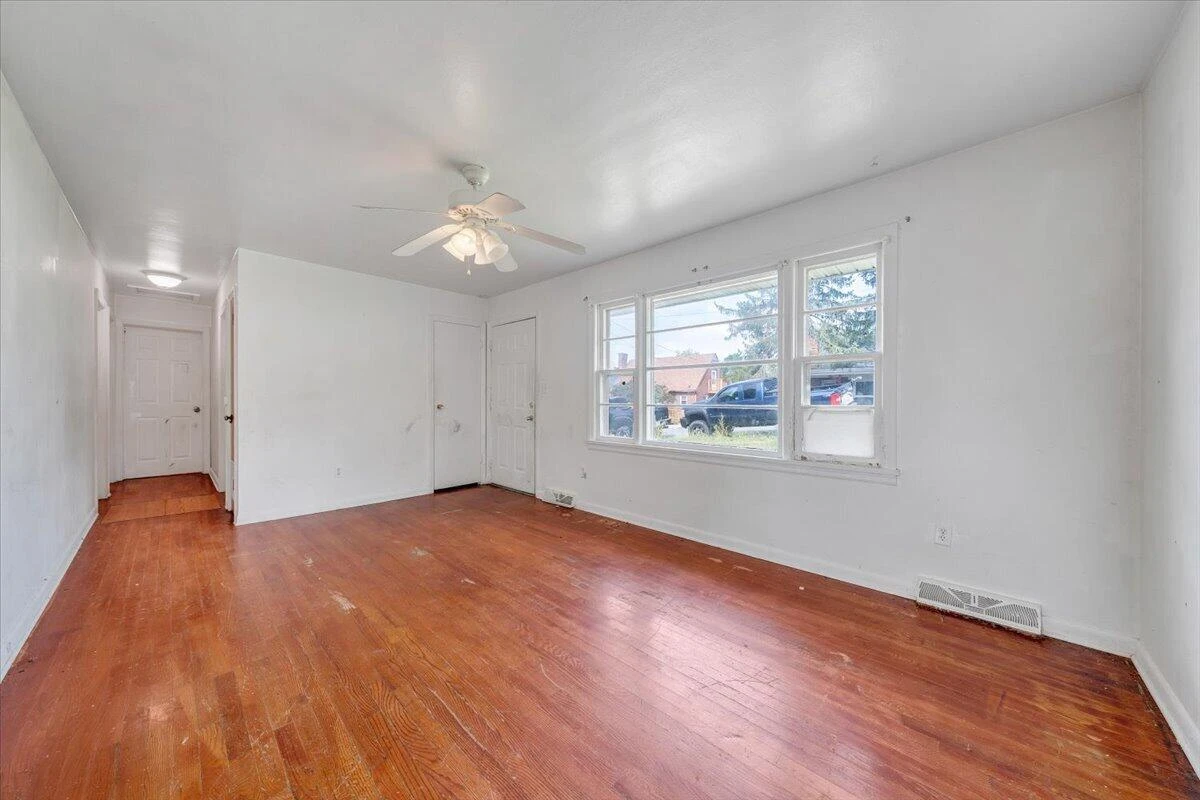 4248 Tennessee AVE NW - Photo 2