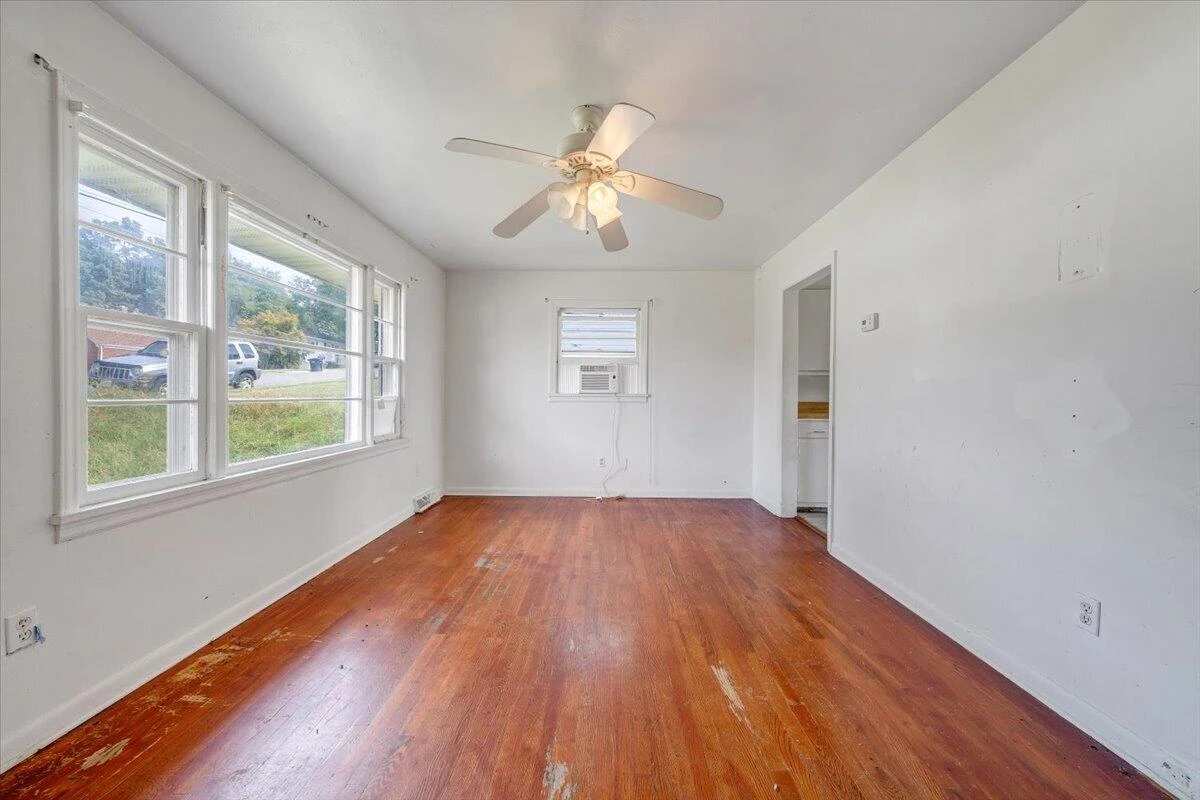 4248 Tennessee AVE NW - Photo 3