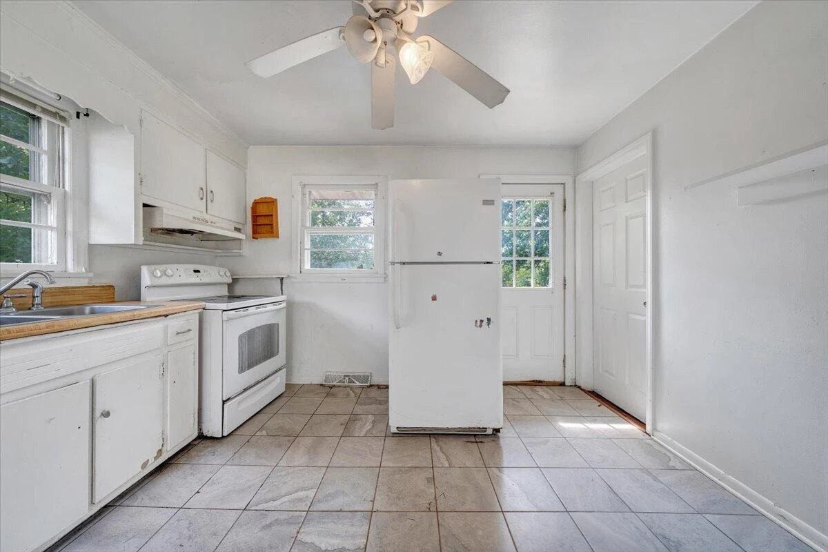 4248 Tennessee AVE NW - Photo 5