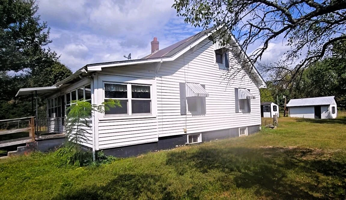 152 5th ST - Photo 2