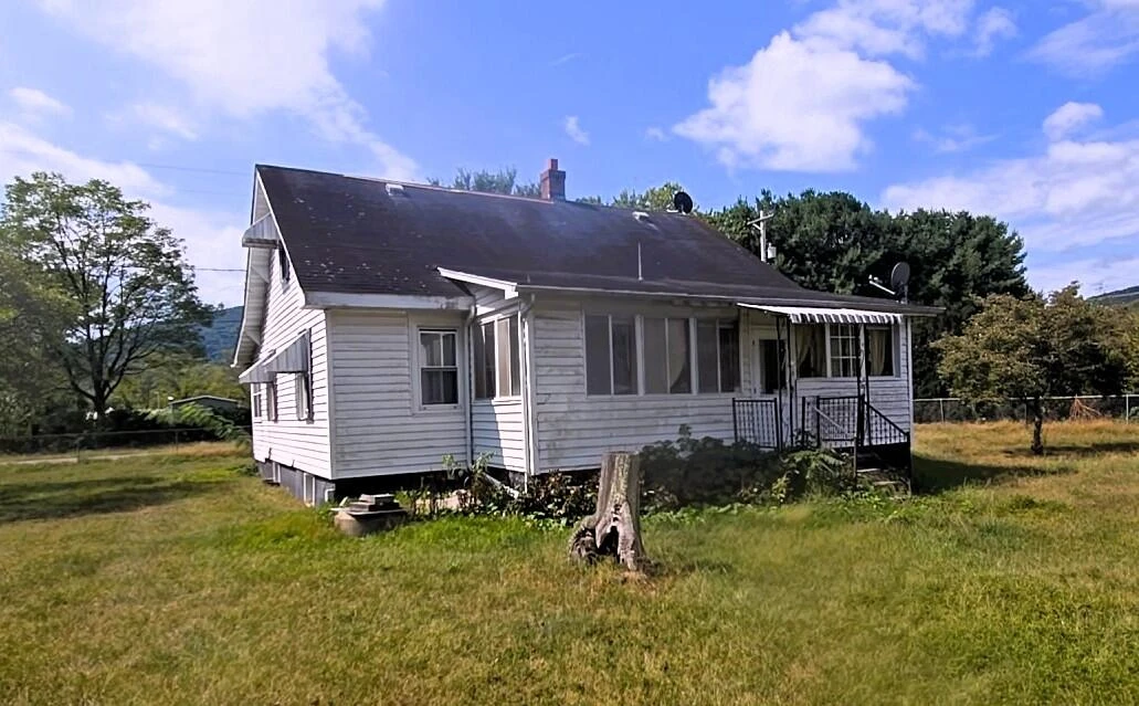 152 5th ST - Photo 6