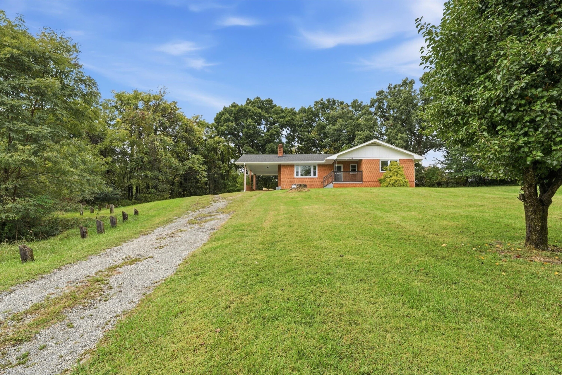 305 Byrd LN - Photo 4