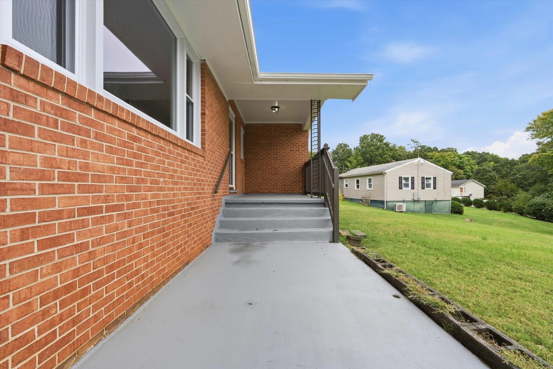 305 Byrd LN - Photo 5