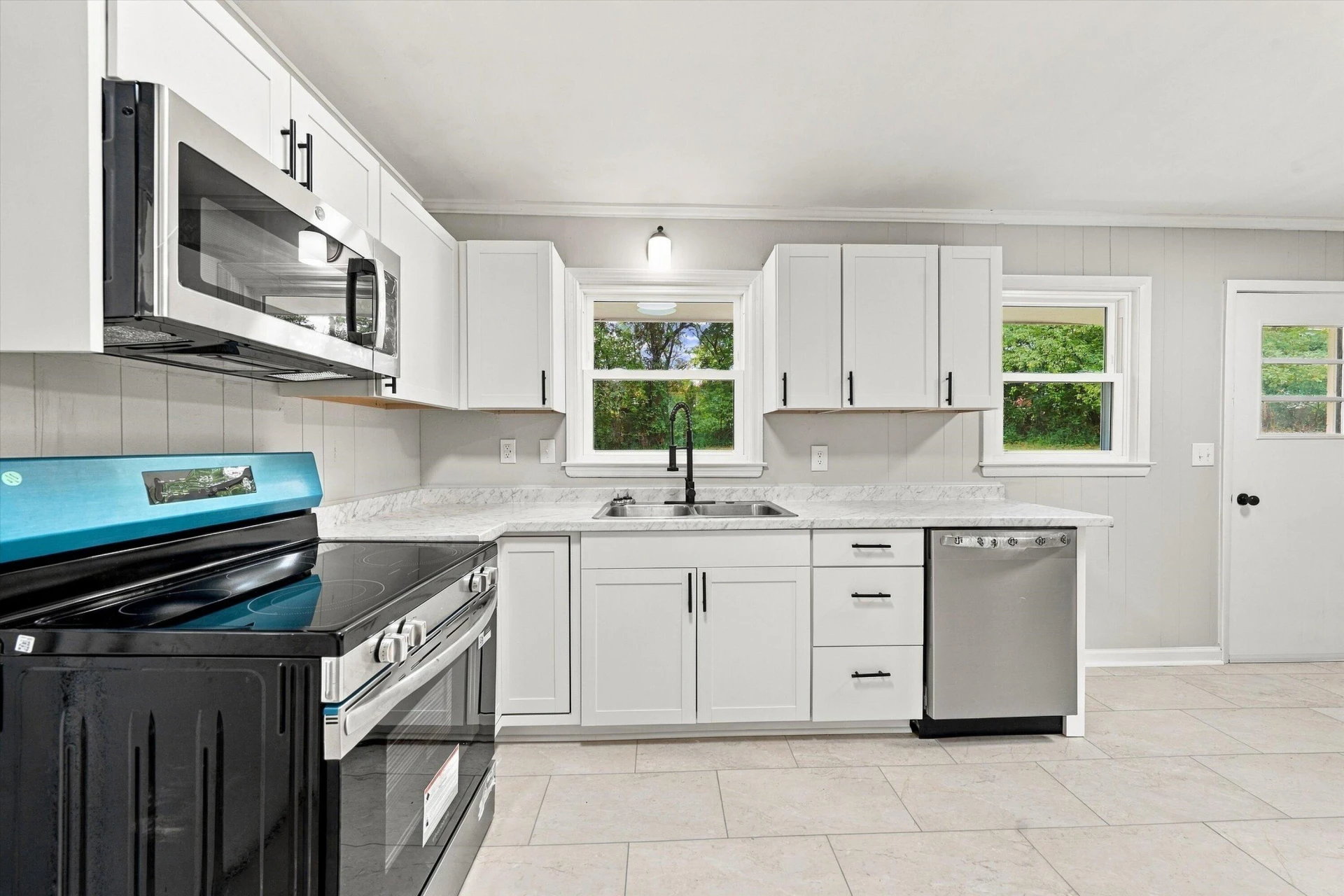 305 Byrd LN - Photo 8