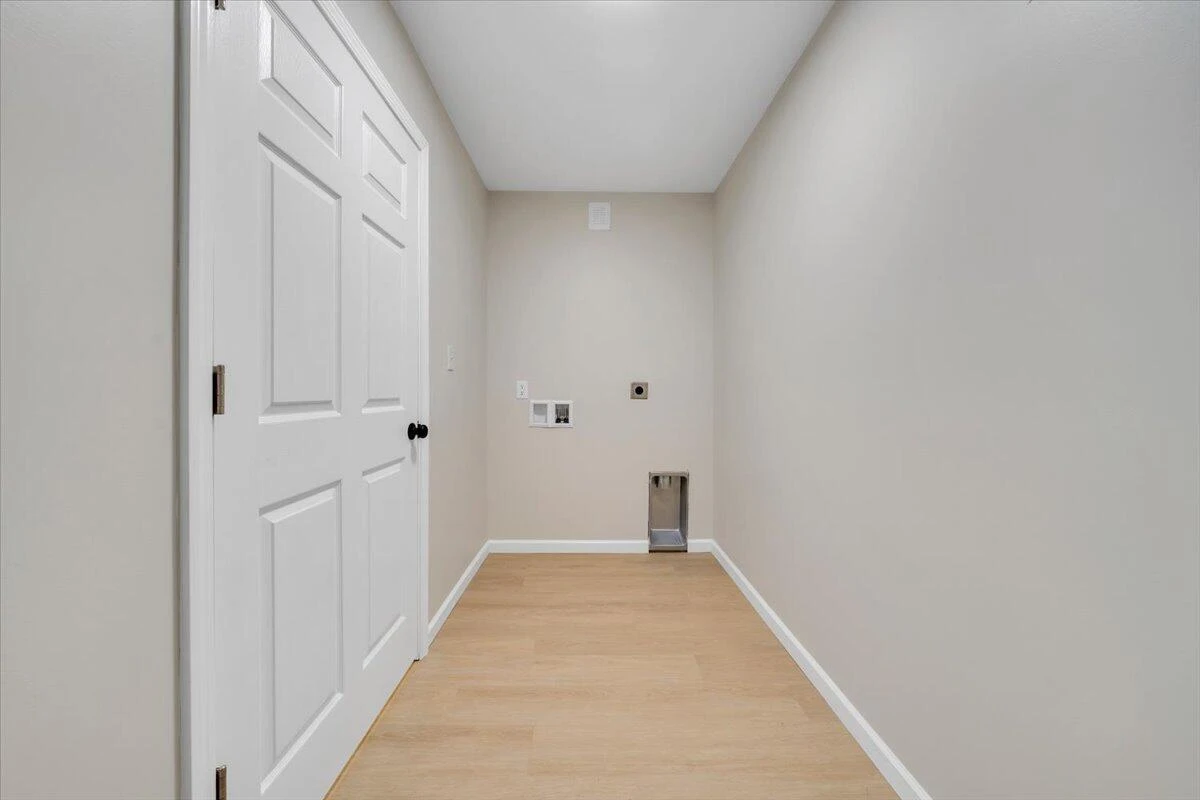 824 Commander DR - Photo 17