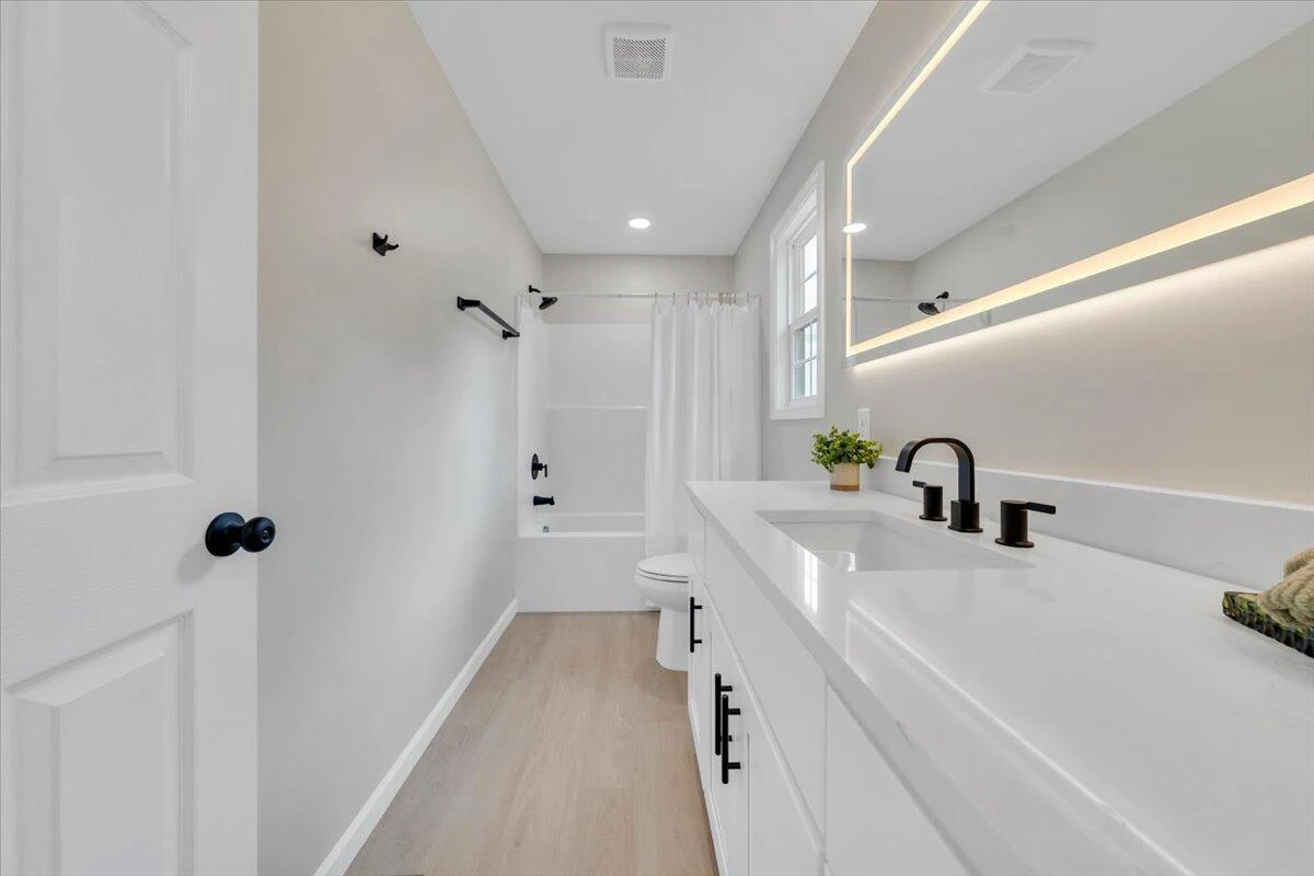824 Commander DR - Photo 28