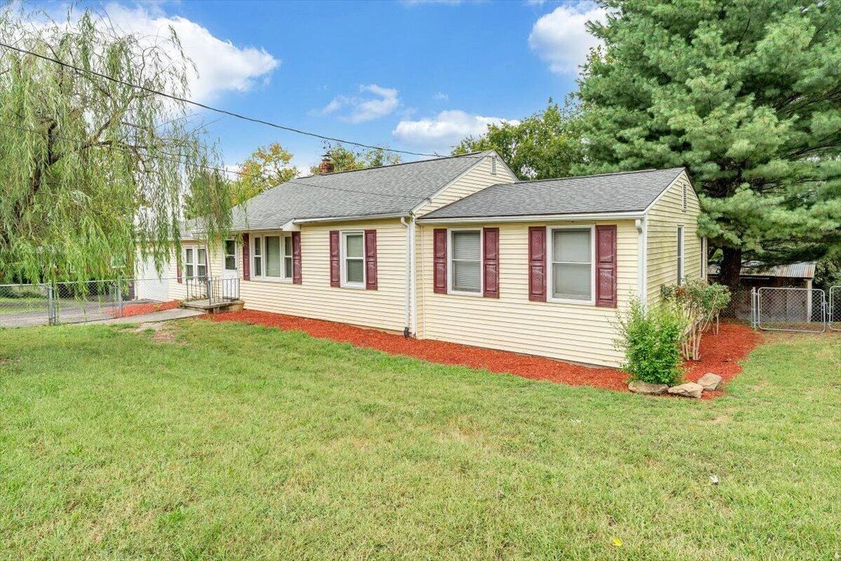 2648 Idlewild BLVD NE - Photo 3