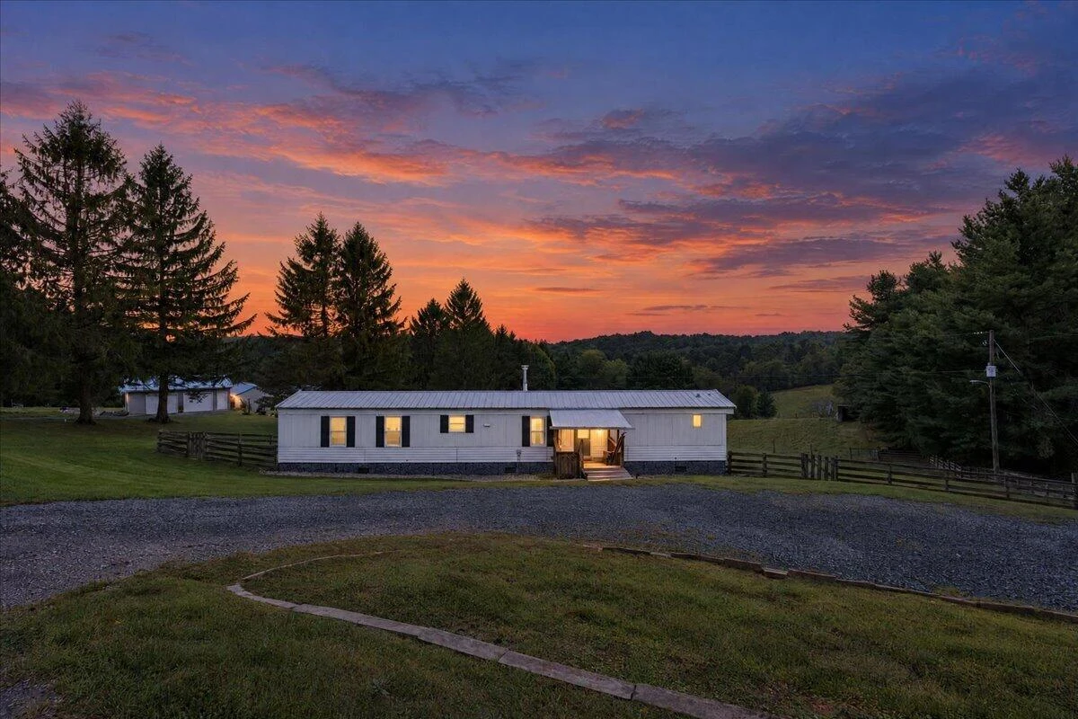 976 Coles Knob RD NE