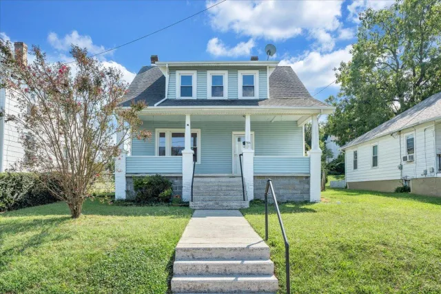 1106 Mercer AVE NW