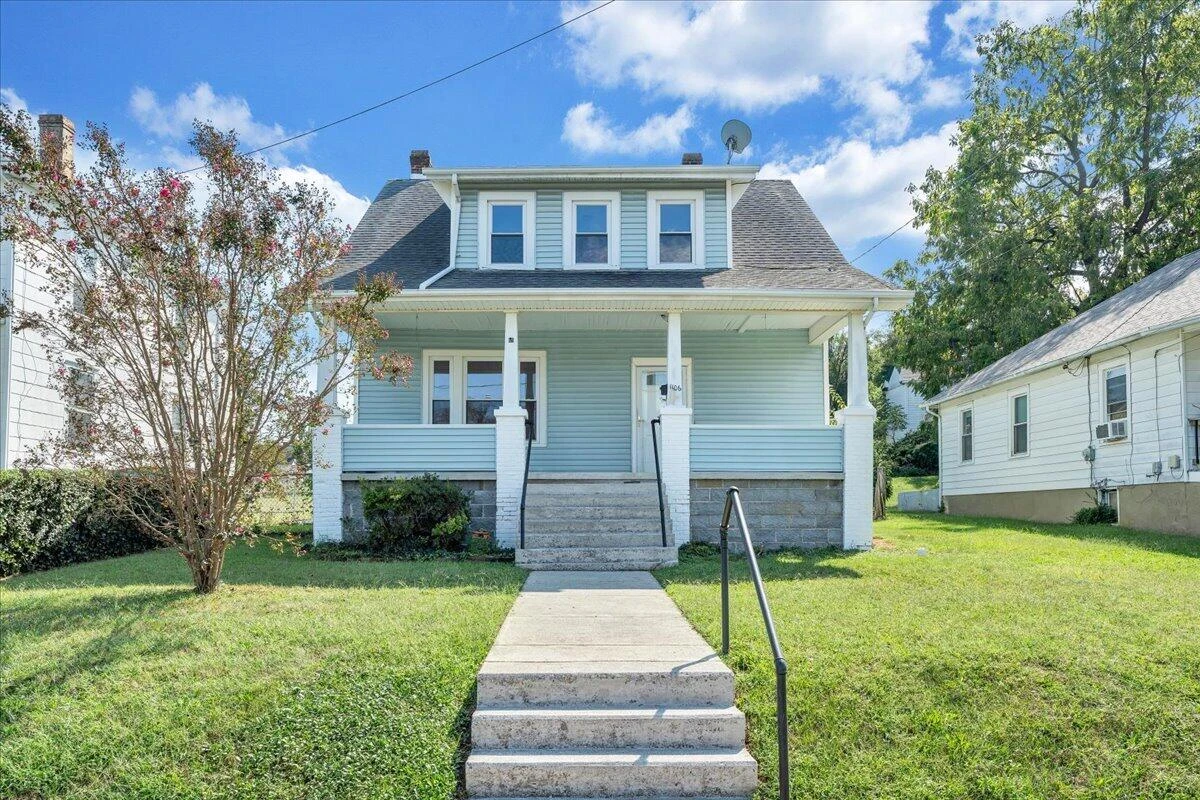 1106 Mercer AVE NW