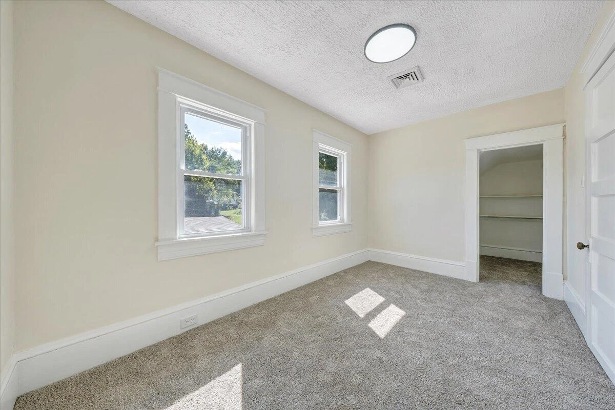 1106 Mercer AVE NW - Photo 4