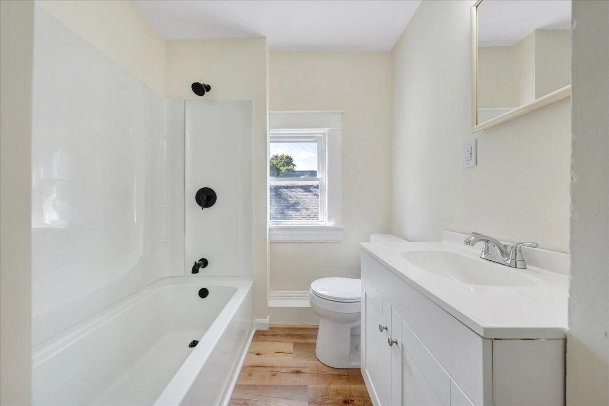 1106 Mercer AVE NW - Photo 6