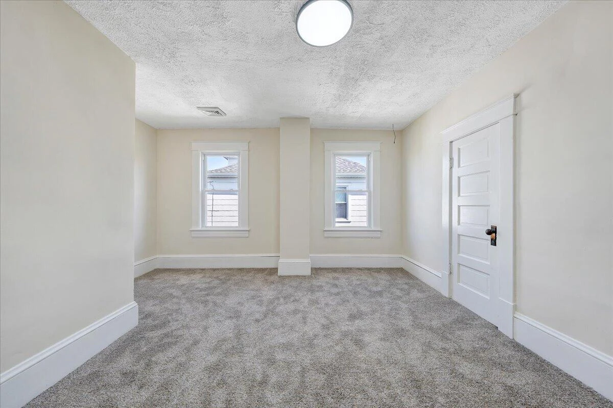 1106 Mercer AVE NW - Photo 7