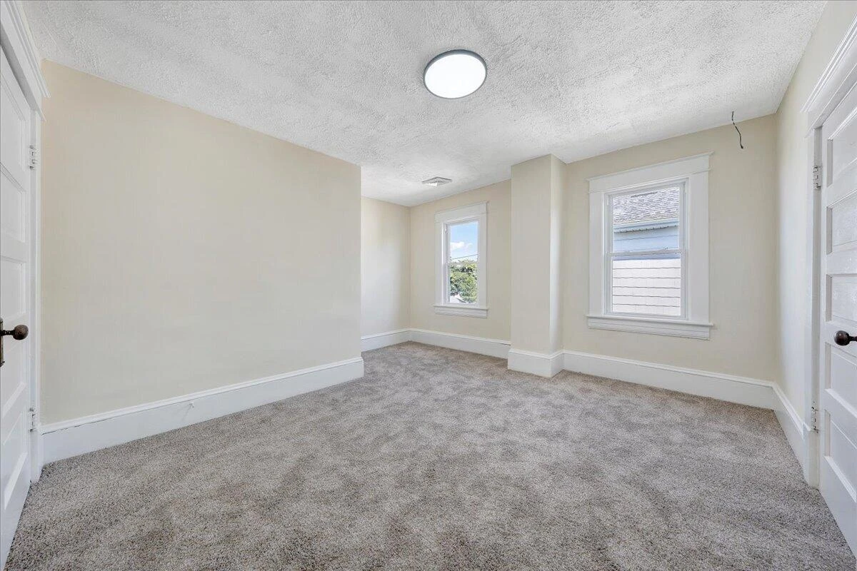 1106 Mercer AVE NW - Photo 8
