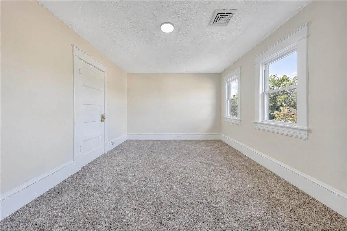 1106 Mercer AVE NW - Photo 10