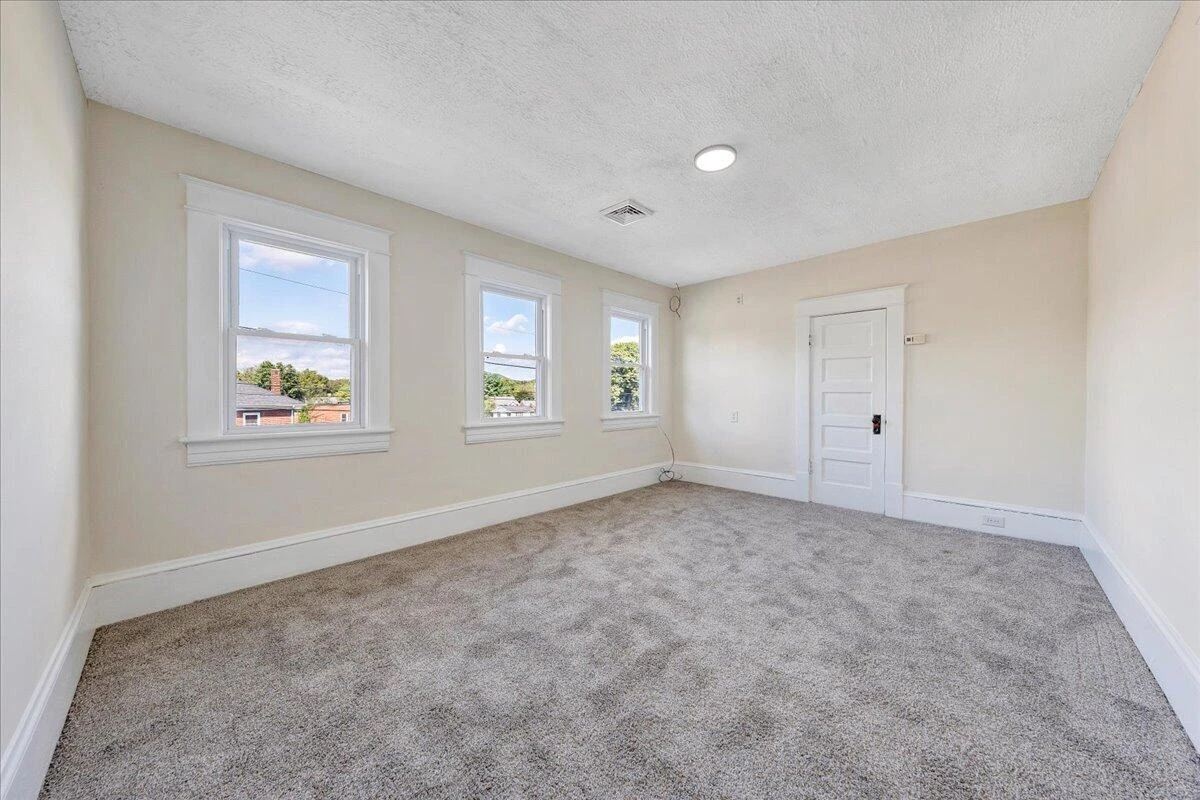 1106 Mercer AVE NW - Photo 11