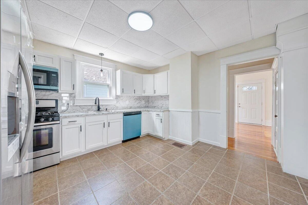 1106 Mercer AVE NW - Photo 18