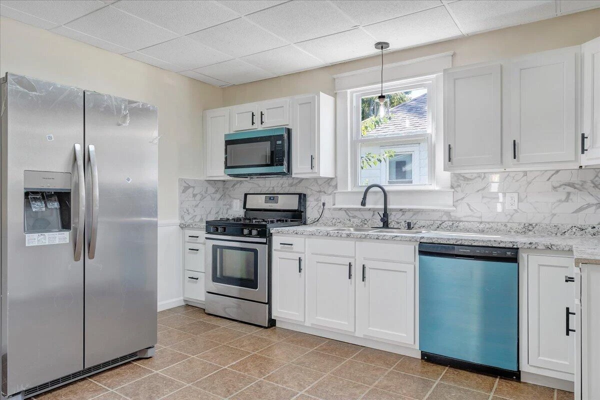 1106 Mercer AVE NW - Photo 19