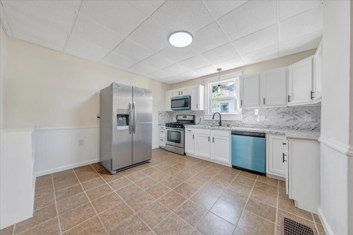 1106 Mercer AVE NW - Photo 20