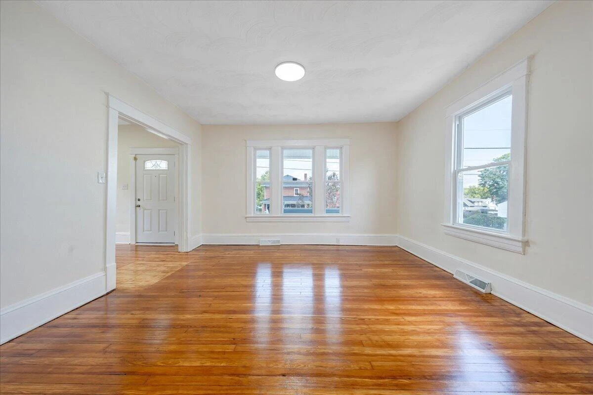 1106 Mercer AVE NW - Photo 27