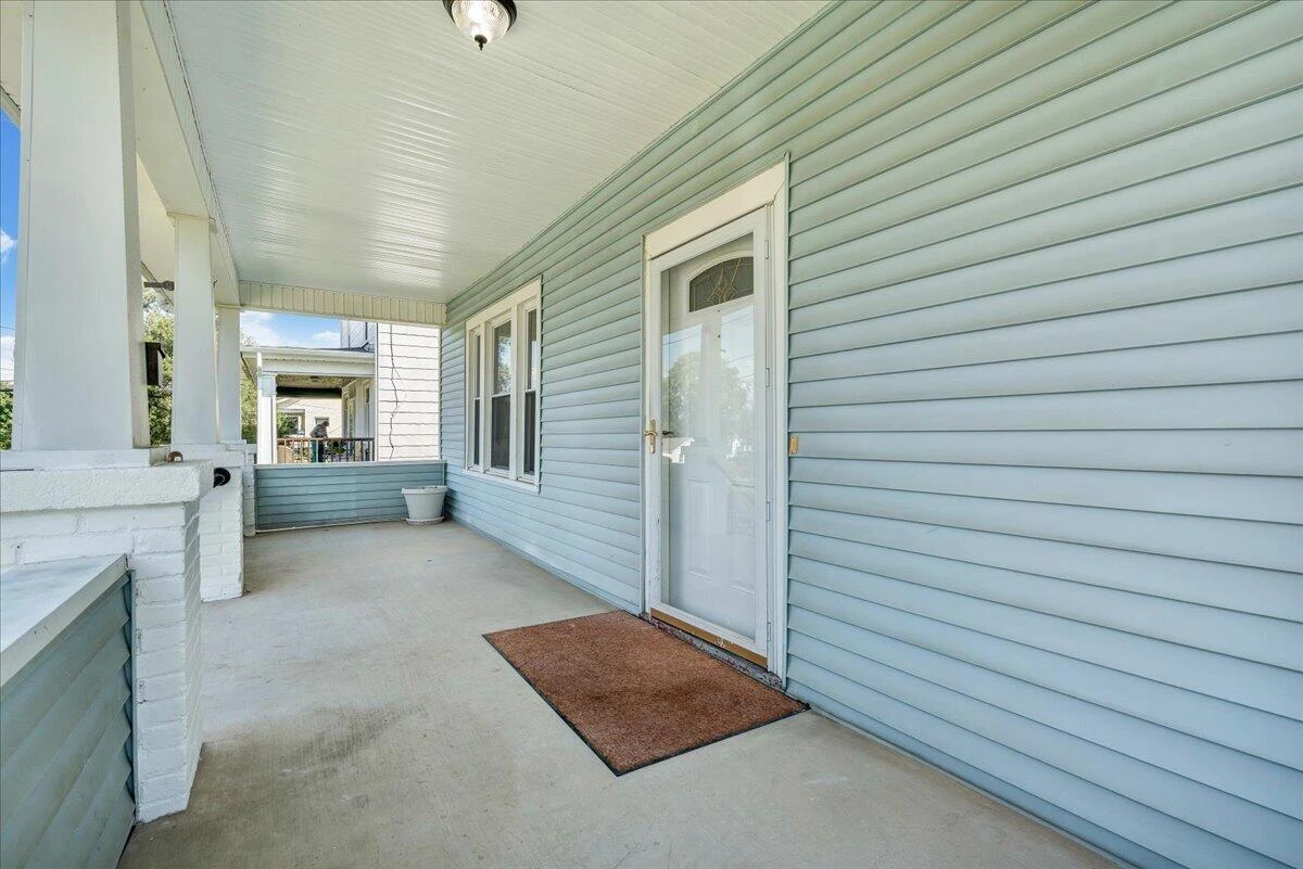 1106 Mercer AVE NW - Photo 33