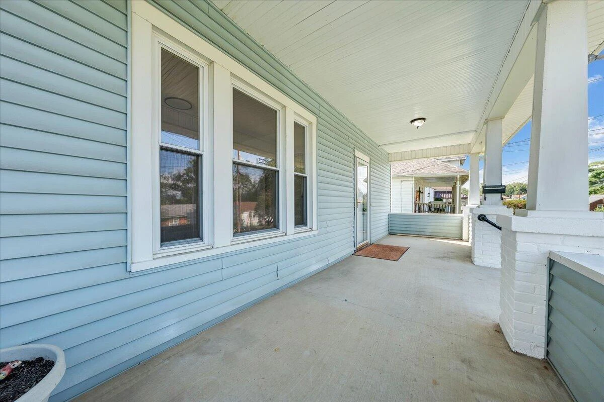 1106 Mercer AVE NW - Photo 34