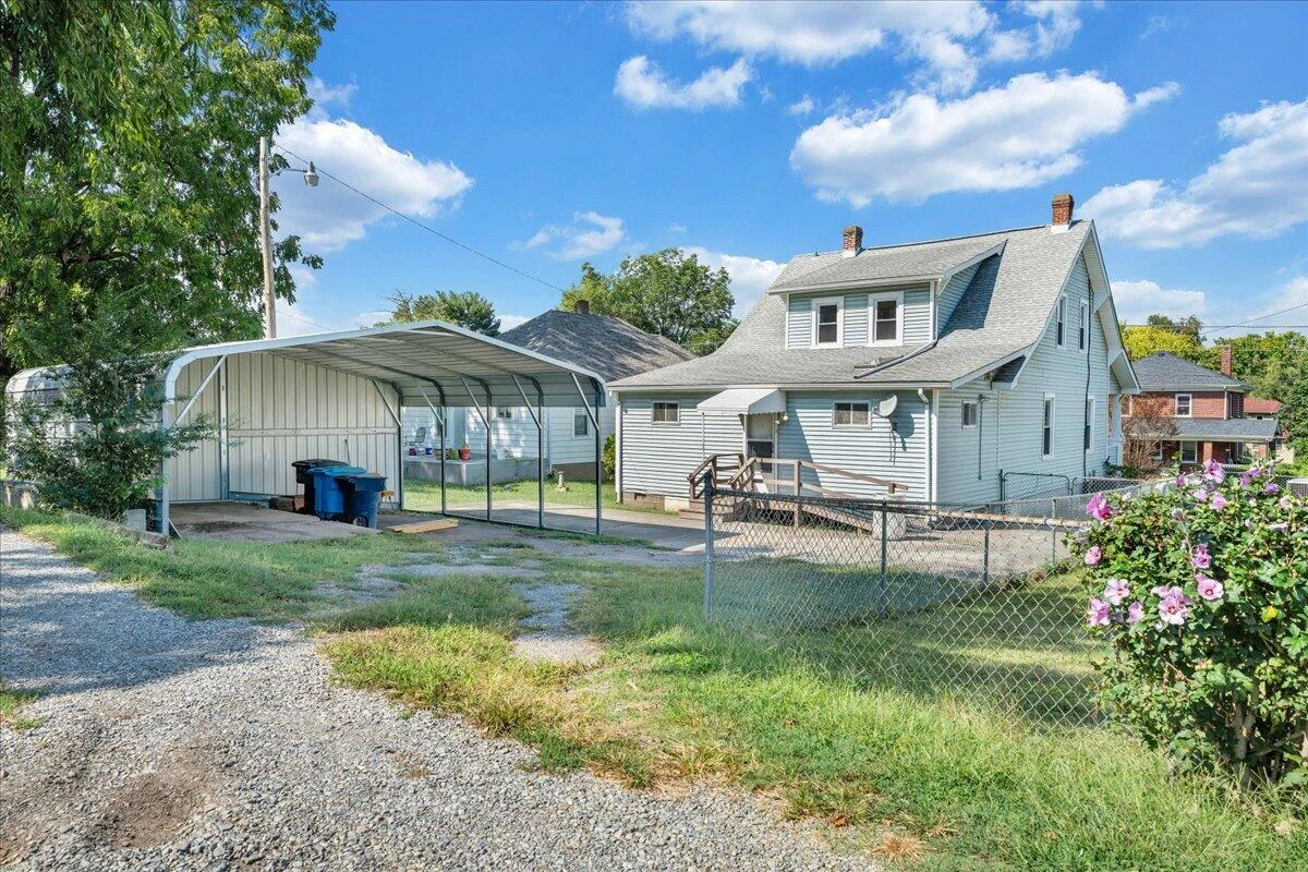 1106 Mercer AVE NW - Photo 36