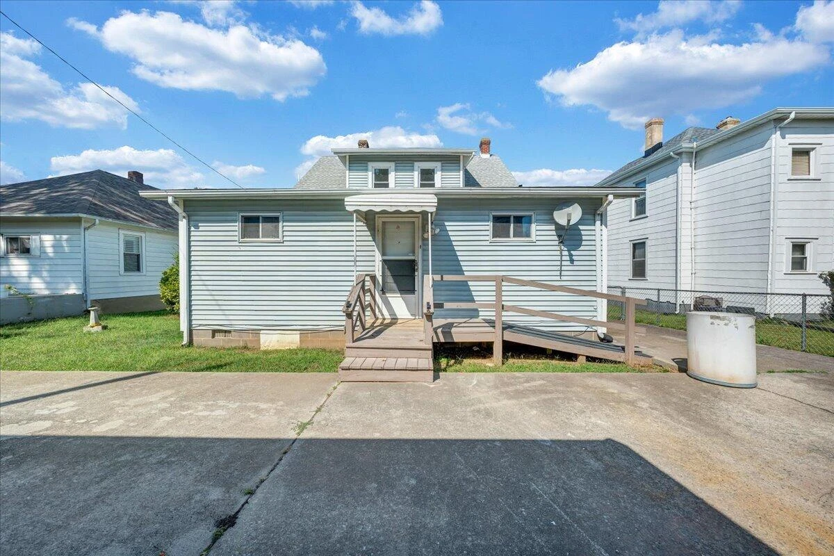 1106 Mercer AVE NW - Photo 37